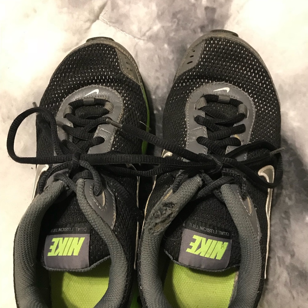 Nike tennis shoes